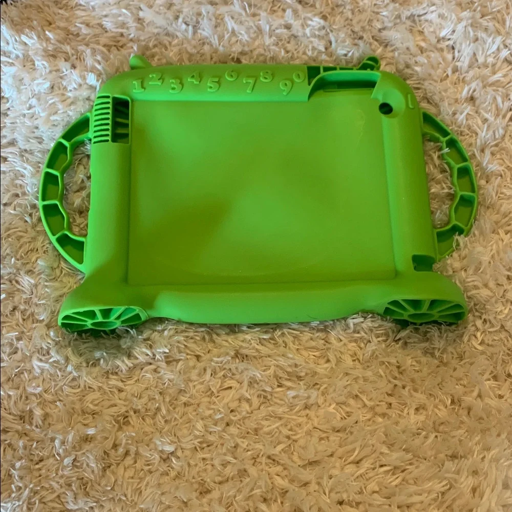 UNBRANDED fun green